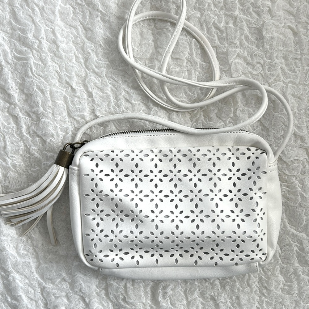 White hang bag/purse.